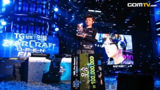 Illustration for article titled The World's Most Delicious StarCraft II Player Offers You Tasty Fruit